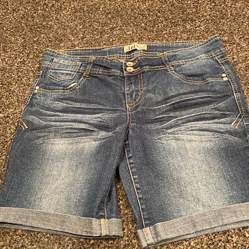L.E.I. Cuffed Jean Shorts, Medium Wash
